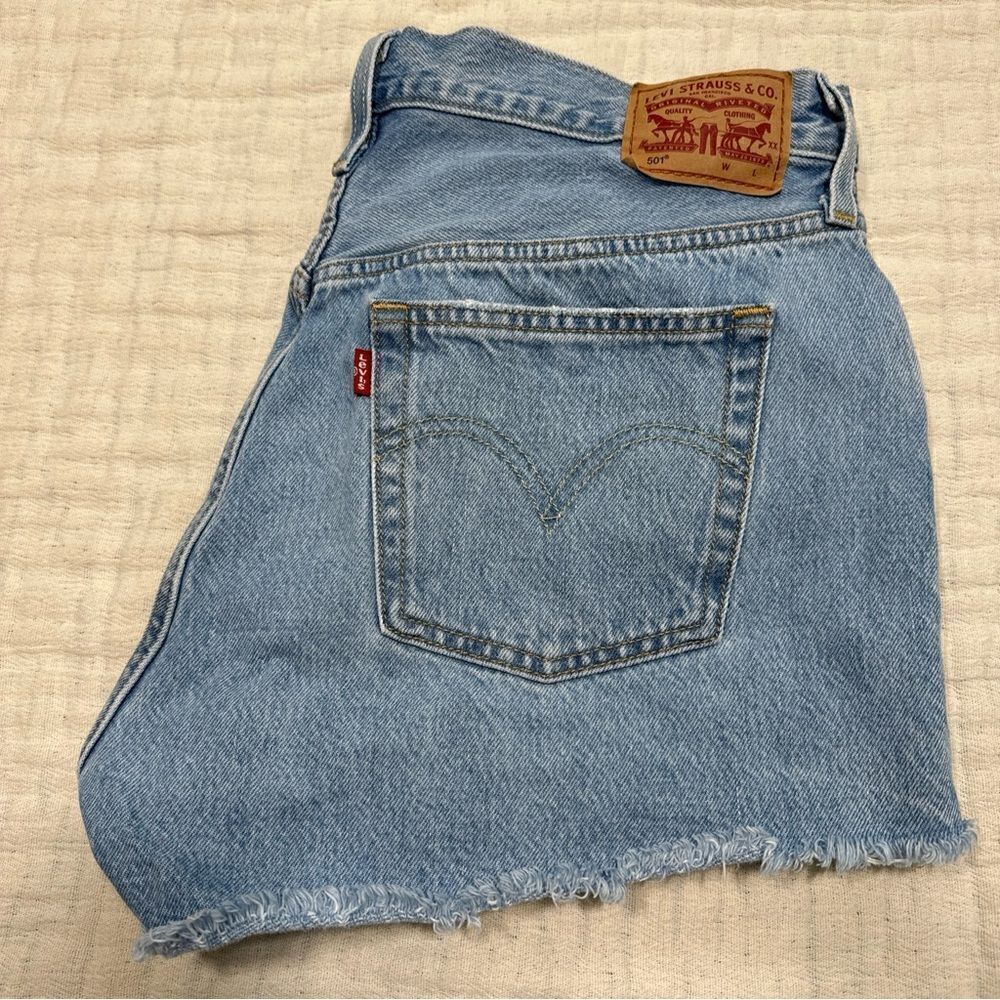 Levis 501 Womens Denim Shorts Light Blue Button Fly Cut Off Size 31